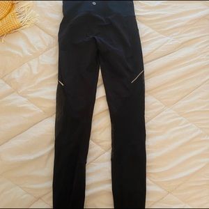 Perfect condition lululemon leggings, size 4!